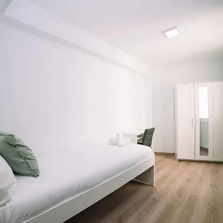 Espacioso, Comodo En El Centro By Apartmán *