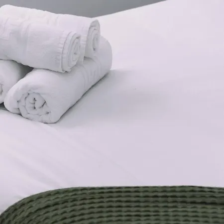 Espacioso, Comodo En El Centro By *