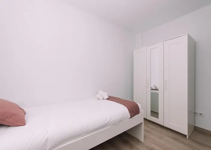 Espacioso, Comodo En El Centro By *